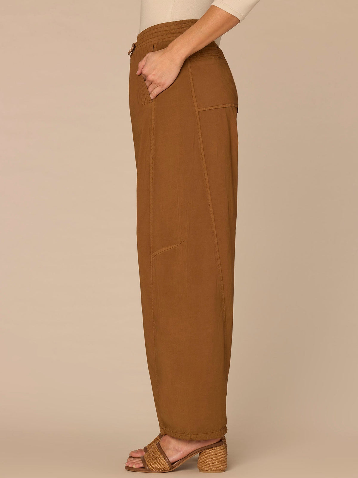 "Ab"leisure Skyrise Cinched Waist Toggle Hem Petite Jogger Pants