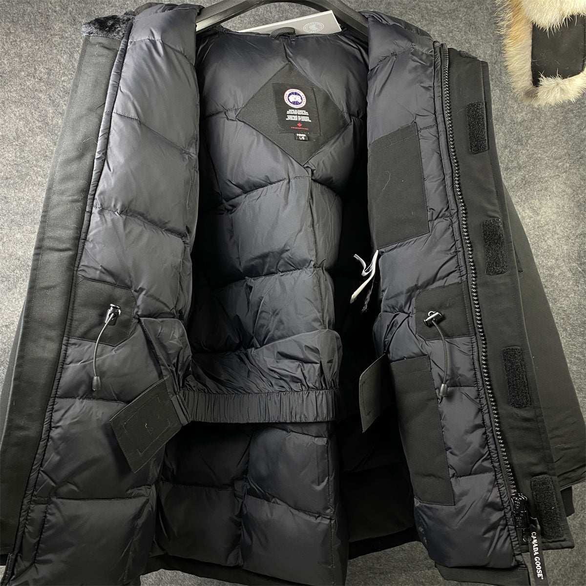 CANADA GOOSE REFLECTIVE STRIP DOWN JACKET