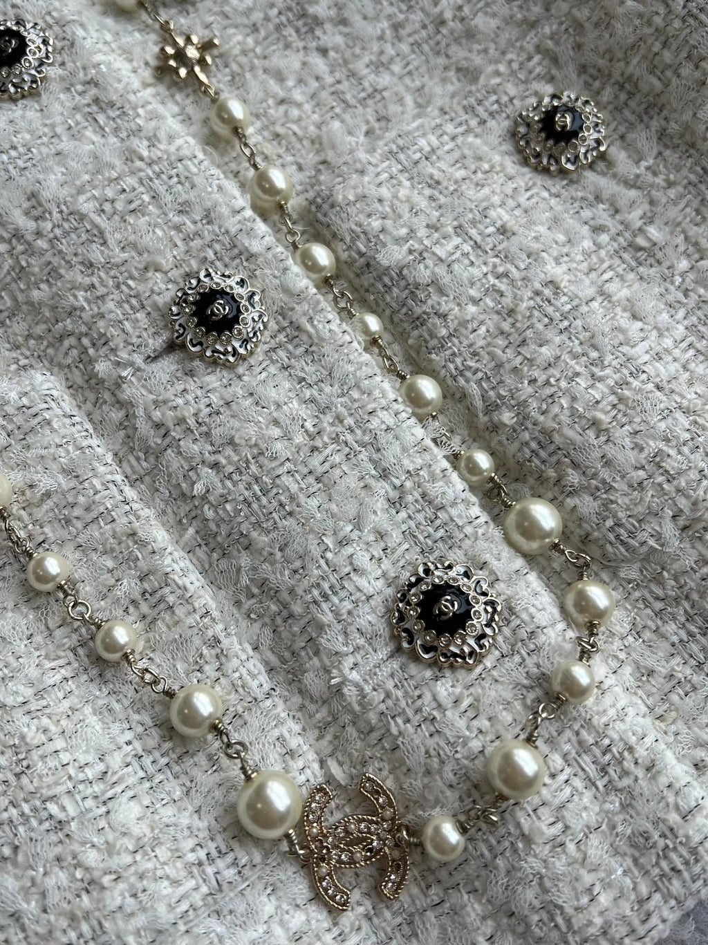 Chanel 2025 White Woven Tweed Fabric Jacket 318544